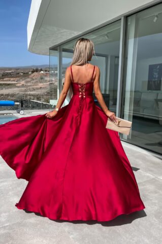 Satiinkangast korsetiga maksikleit punane