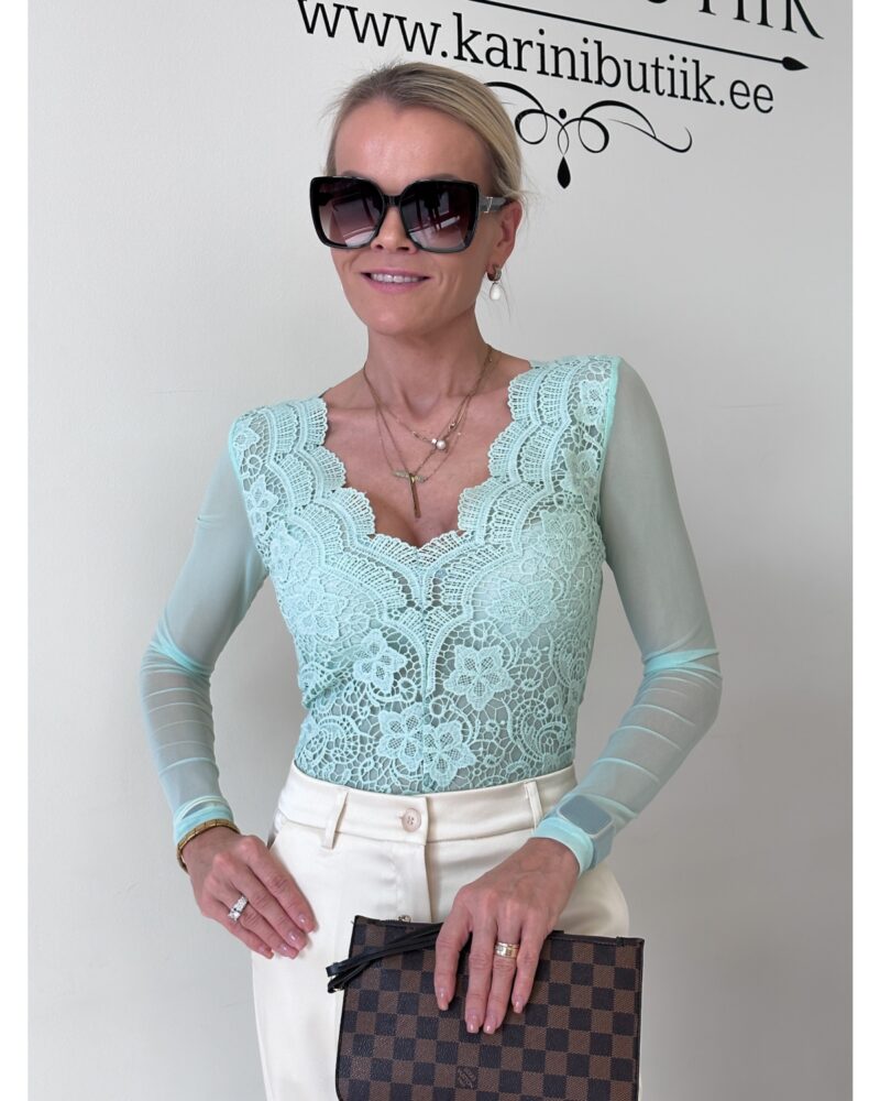 Lace bodi with long sleeves