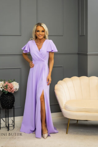 Платье из ливера с воланами на рукавах