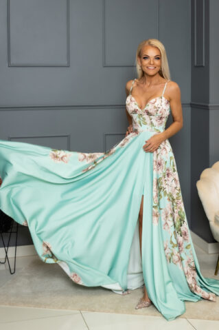 Роскошное платье из печени с полной юбкой