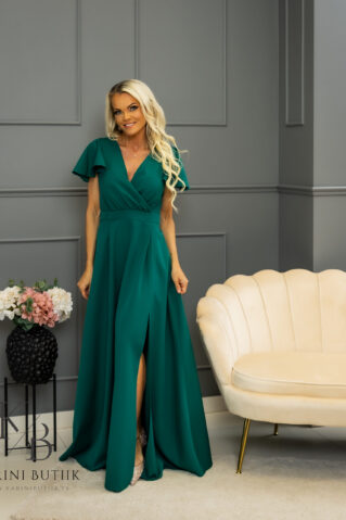 Платье из ливера с воланами на рукавах