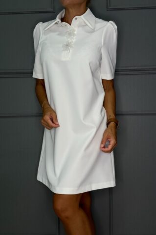 Lühikeste varrukatega A-lõikeline kleit