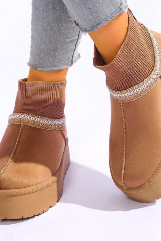 Paksu tallaga UGG stiilis saapad