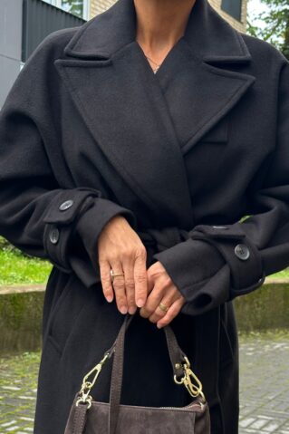 Kvaliteetne talvemantel must