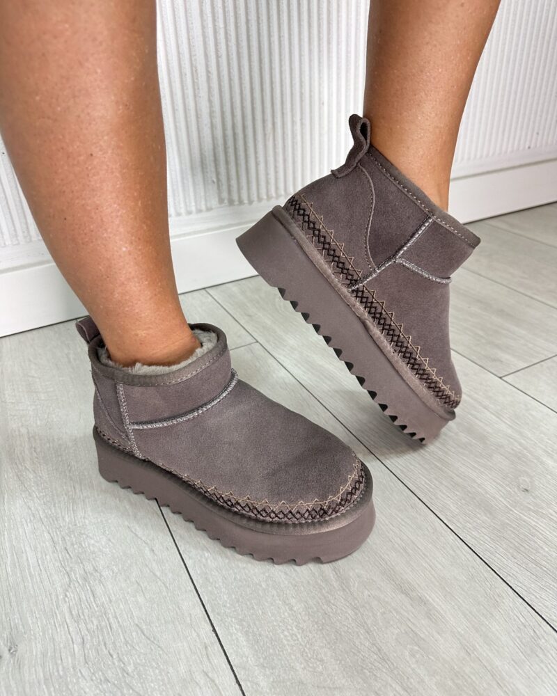 Women's warm genuine leather platform boots with fur lining
