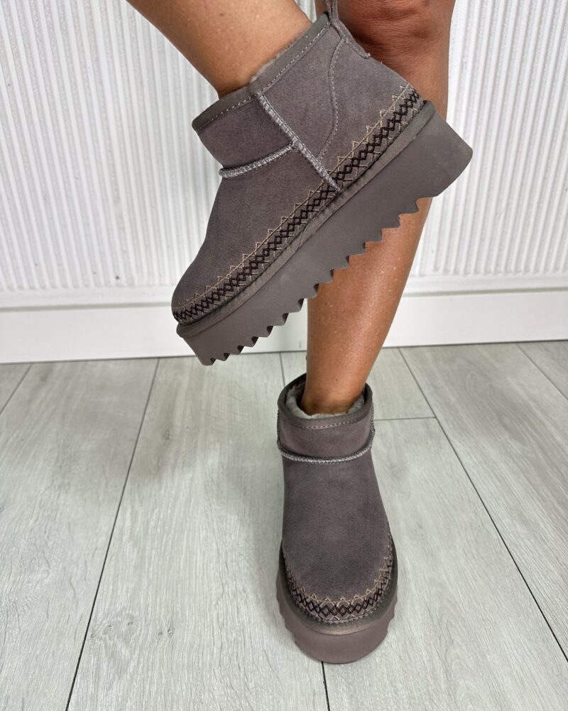 Women's warm genuine leather platform boots with fur lining