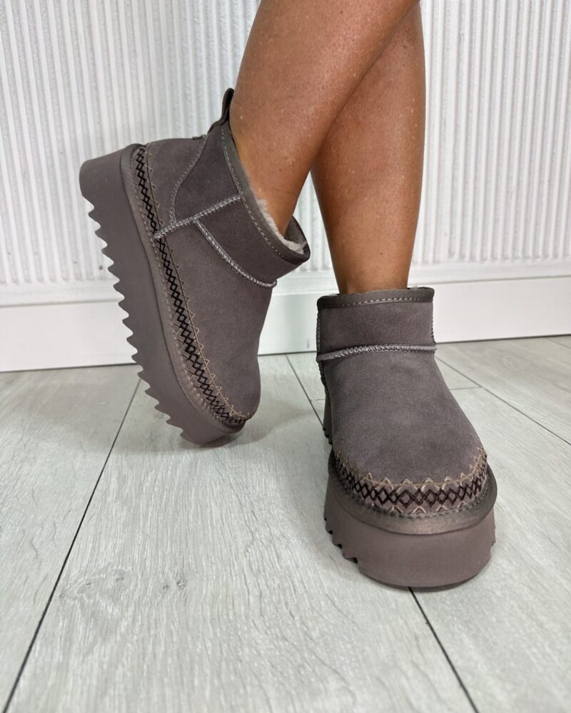 Women's warm genuine leather platform boots with fur lining