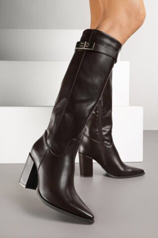 Tumepruunid nahksaapad kõrge kontsaga