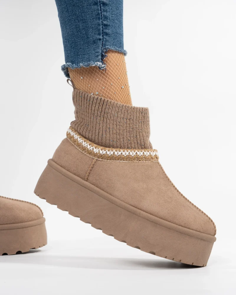 Paksu tallaga UGG stiilis saapad