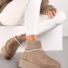 Paksu tallaga UGG stiilis saapad