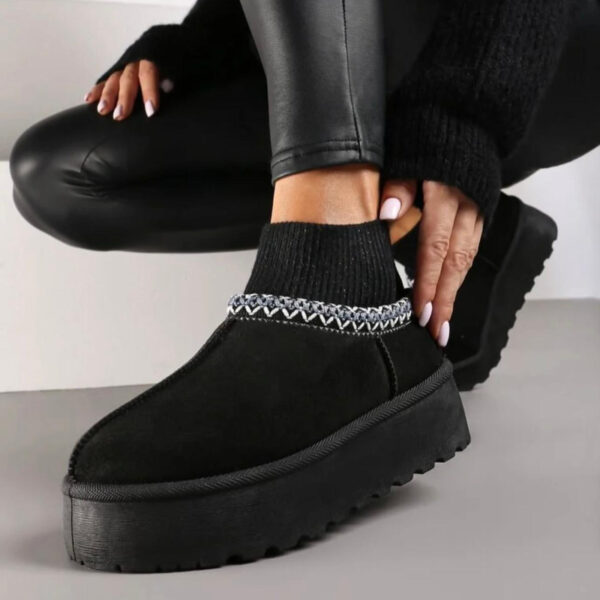 Paksu tallaga UGG stiilis saapad