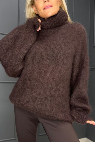 kõrge kaelusega mohäärkampsun