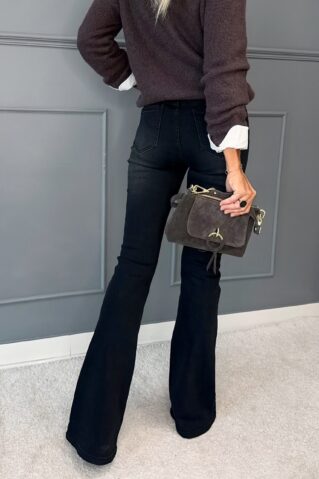 Mustad alt laienevad teksapüksid