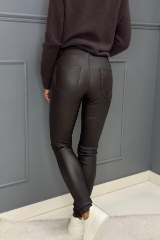 Pruunid nahkimitatsiooniga push up püksid