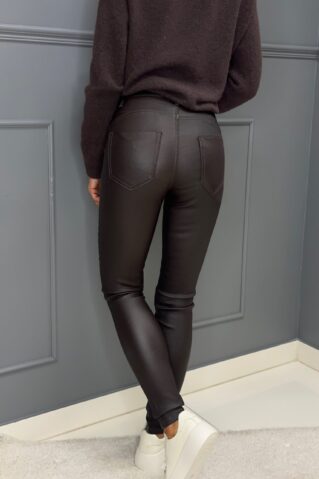 Pruunid nahkimitatsiooniga push up püksid