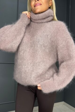 kõrge kaelusega mohäärkampsun