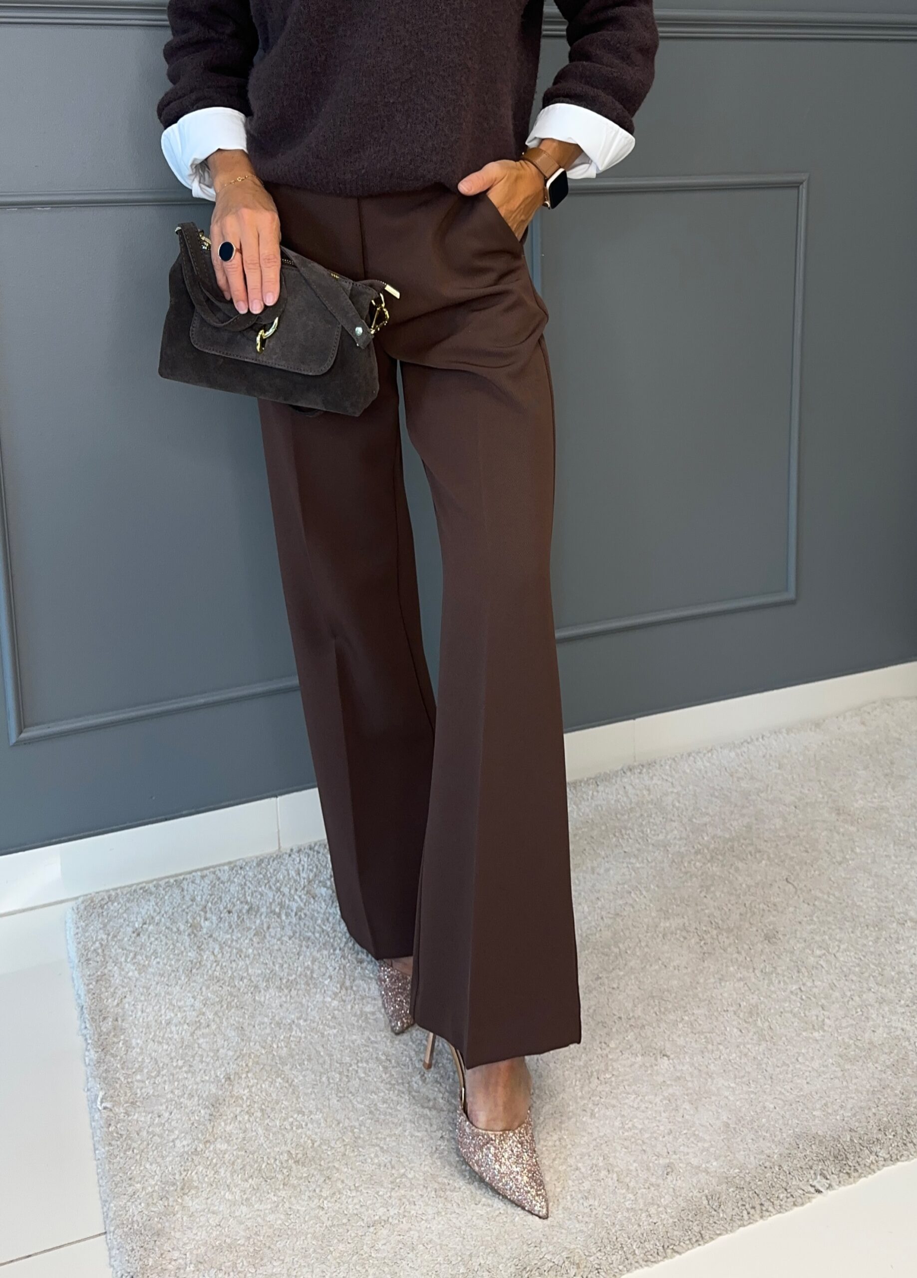 Pruunid sirge lõikega tekstiilpüksid