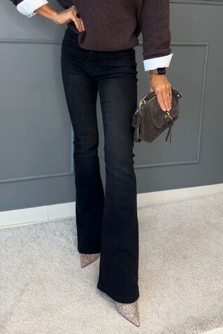 Mustad alt laienevad teksapüksid