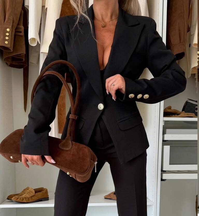 Klassikaline must pintsak