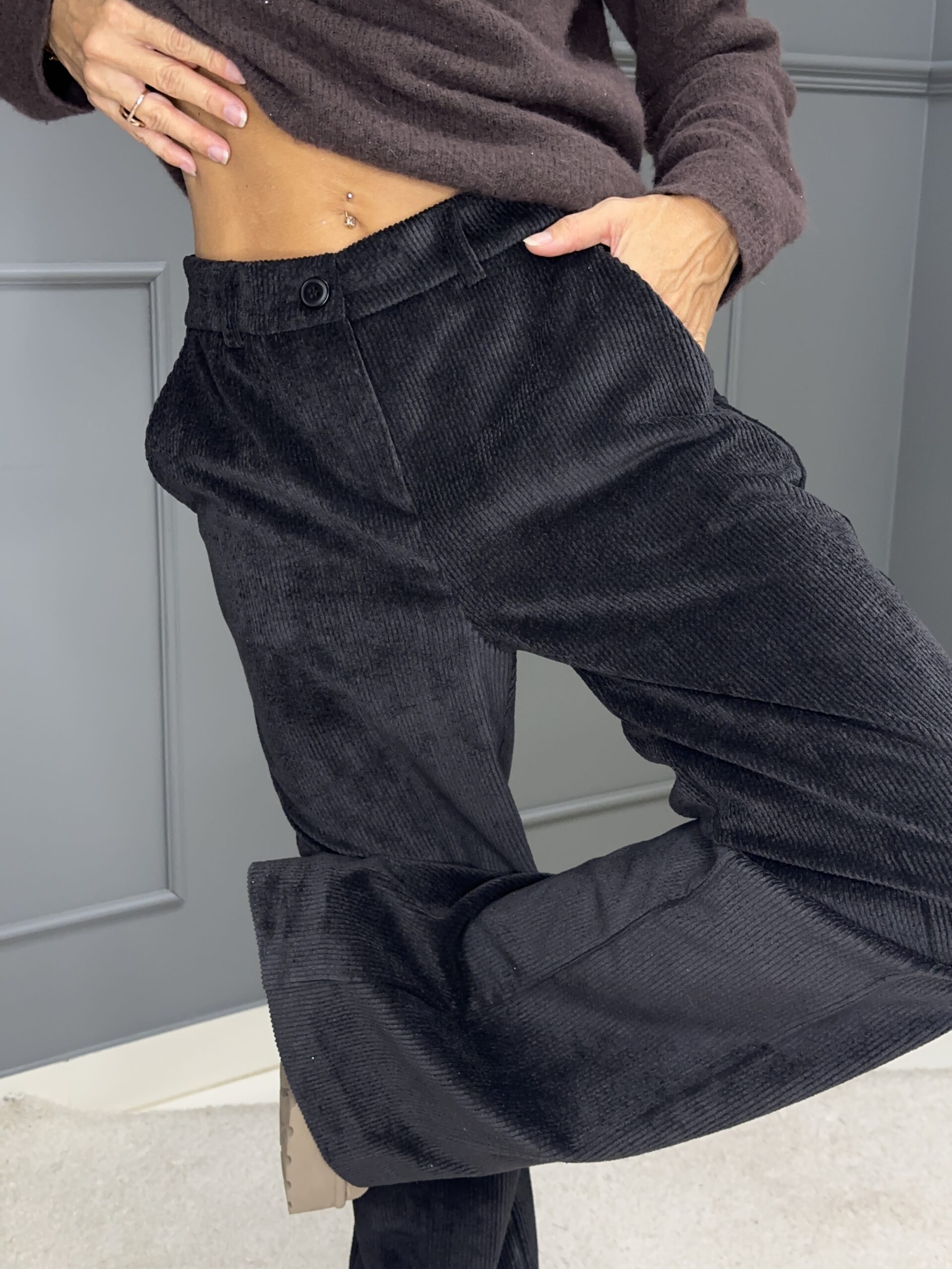 Naiste laialõikelised velvetpüksid – tumehallid, pehmed ja mugavad