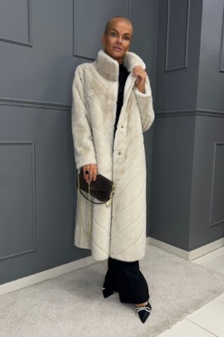 Kunstkarusnahast pikk kasukas