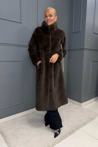 Kunstkarusnahast pikk kasukas