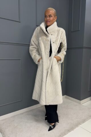 Kunstkarusnahast pikk kasukas