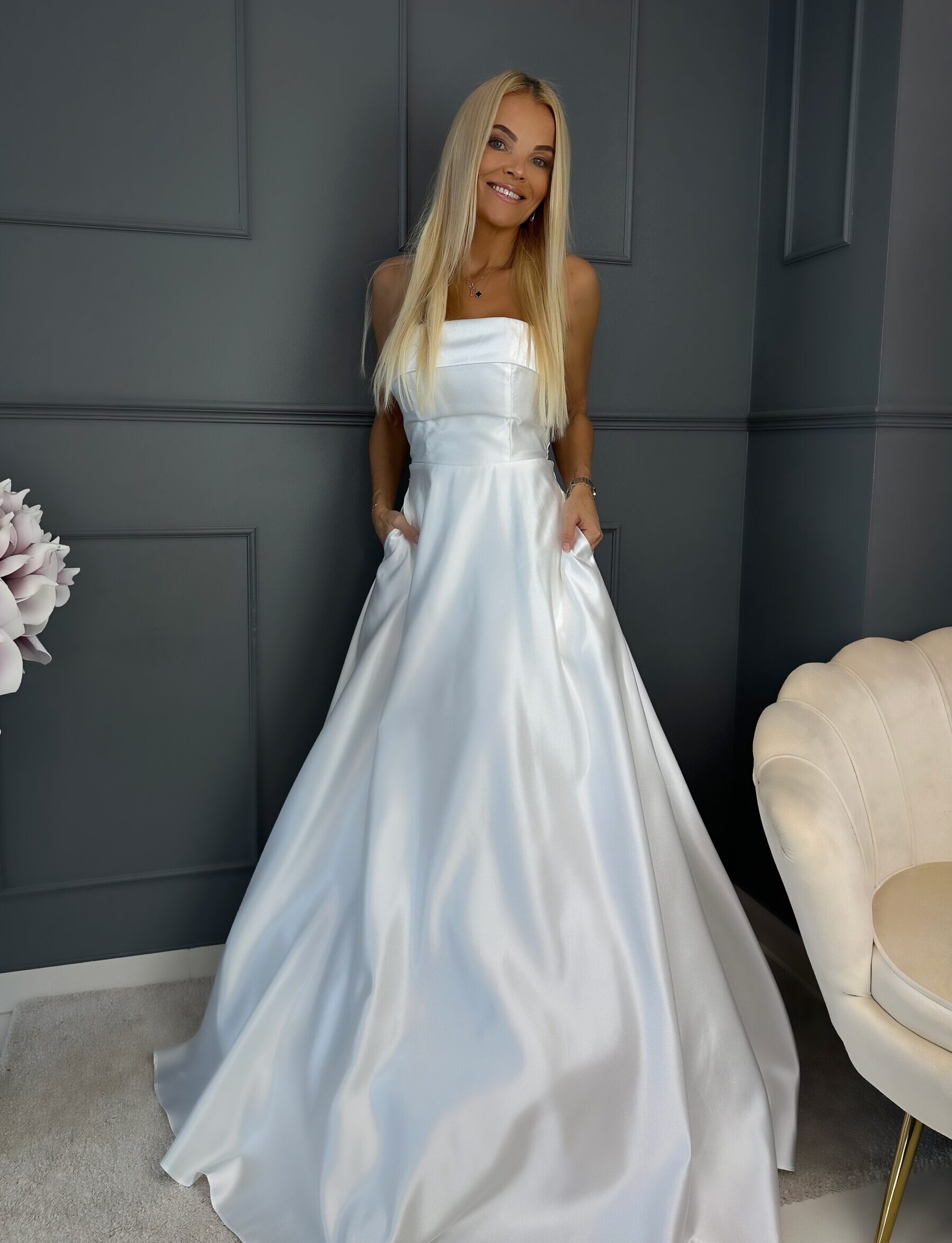 Korseti lõikega maksikleit ja taskutega