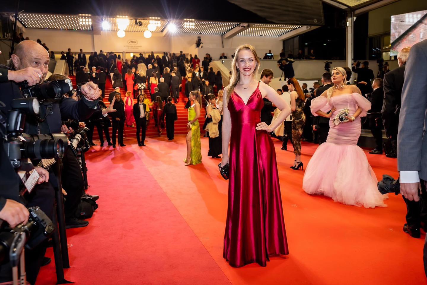 Satiinsest kangast pidulik maksikleit — изображение 22