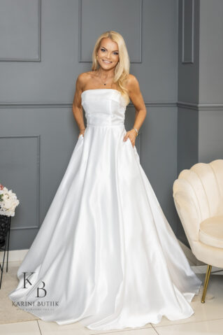 Korseti lõikega valge pulmakleit