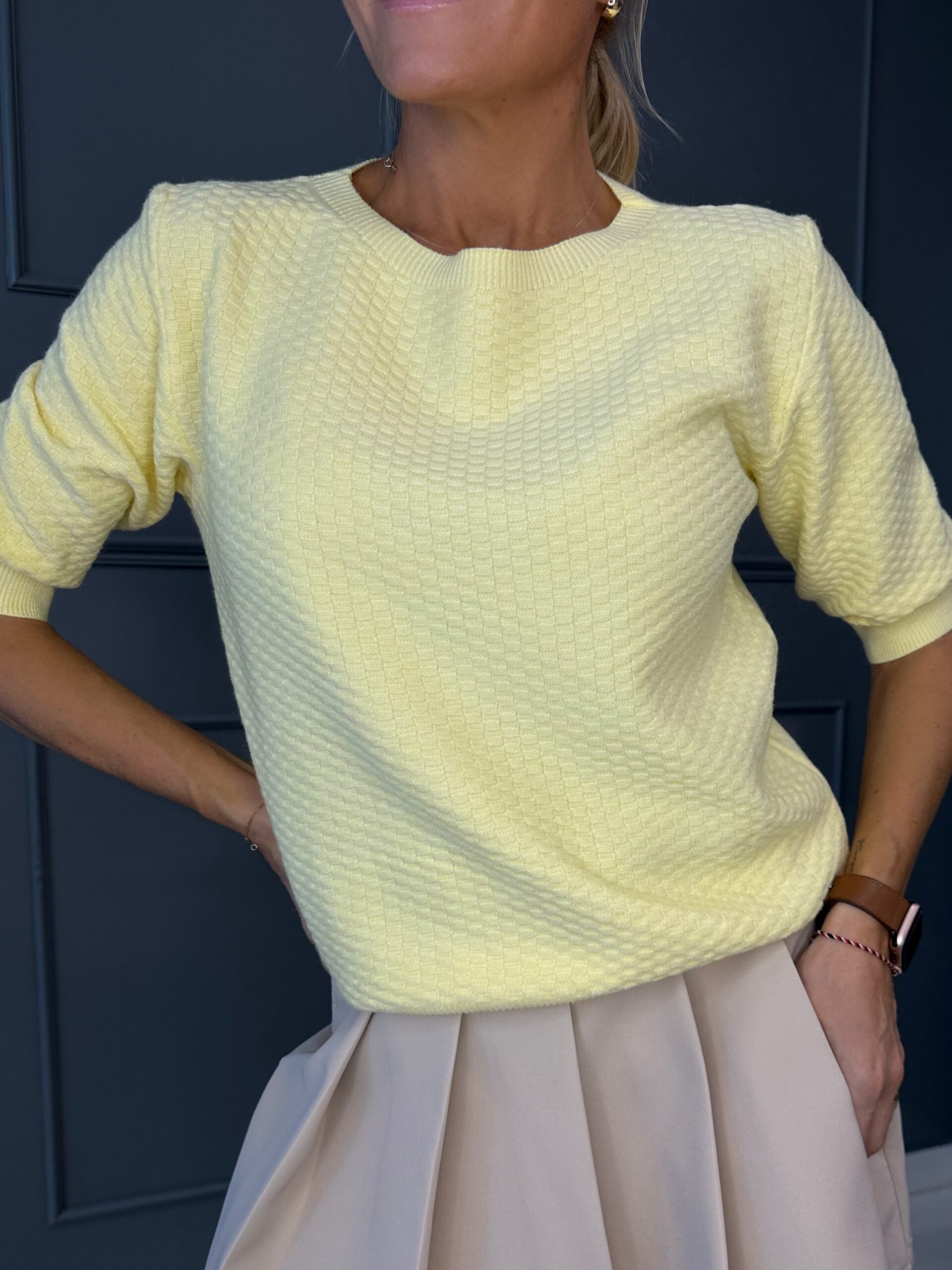 Kerge kootud naiste pluus – virsik, laimiroheline, pastellkollane, fuksia ja helesinine (XS–M)