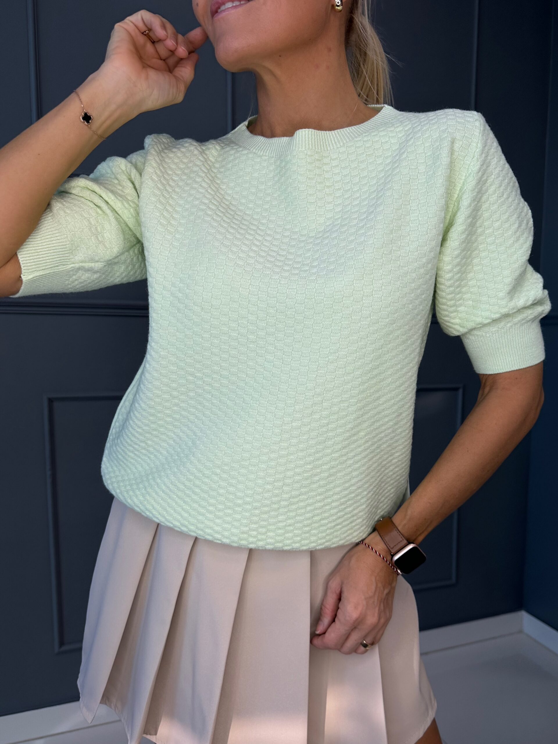 Kerge kootud naiste pluus – virsik, laimiroheline, pastellkollane, fuksia ja helesinine (XS–M)