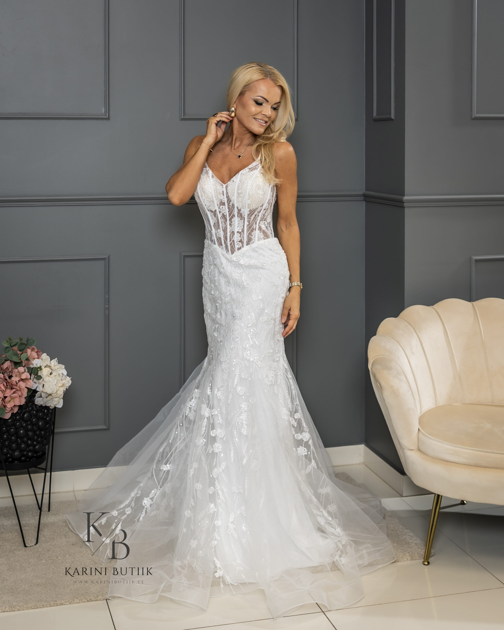 MERINEITSI LÕIKEGA LUKSUSLIK PULMAKLEIT LILIANNA