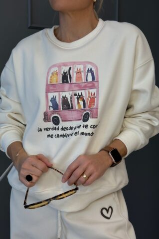 Pehme puuvillane naiste pusa oversized lõikega, mugav dressipluus igapäevaseks kandmiseks.