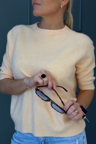 LÜHIKESTE VARRUKATEGA PEHME KAMPSUN