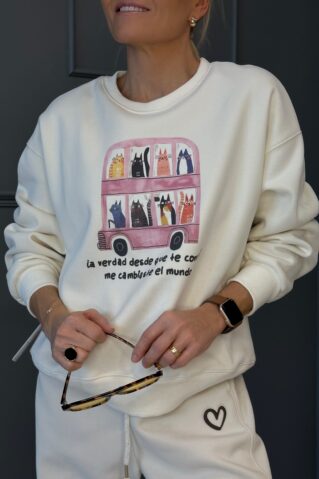 Pehme puuvillane naiste pusa oversized lõikega, mugav dressipluus igapäevaseks kandmiseks.