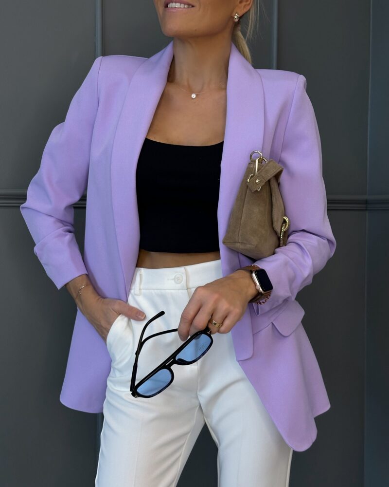 Stylish three-quarter sleeve blazer