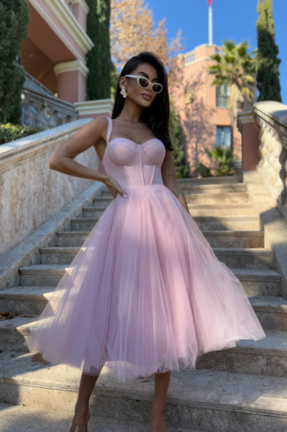 Korsetiga tüllkleit midi pikkuses elegantne pidulik kleit naistele.