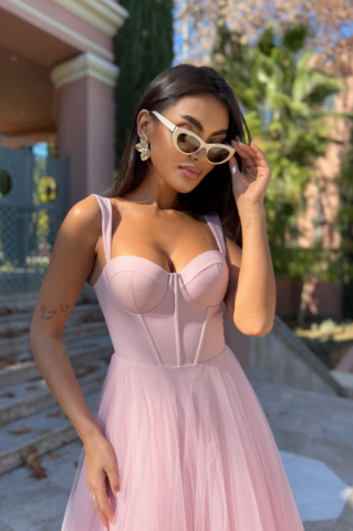 Korsetiga tüllkleit midi pikkuses elegantne pidulik kleit naistele.