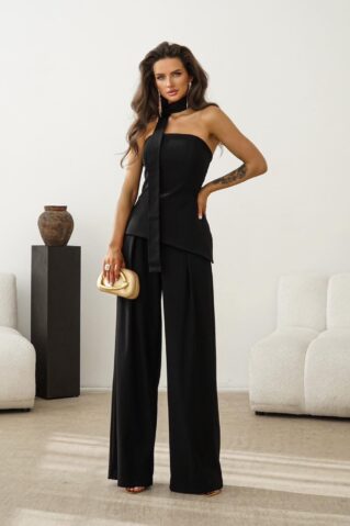 Elegantne naiste pükskostüüm mustas toonis kaheosaline komplekt.