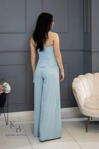 Elegantne kaheosaline pükskostüüm vabalt langevast materjalist